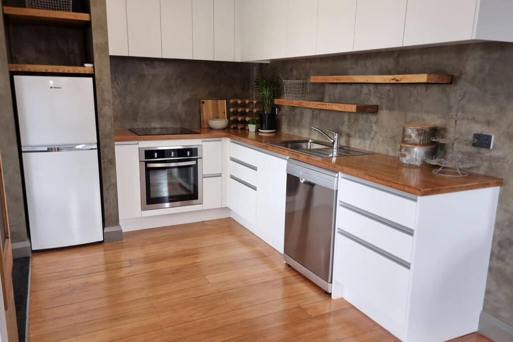 Apartment 5 - Haddin Court - Modern Loft Style Blenheim Buitenkant foto